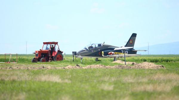 Singura fabrică de avioane militare din România s-ar putea închide. Miruță: "La Avioane Craiova s-a întâlnit un prost cu un şmecher"