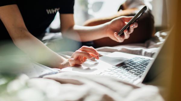 un elev din oradea a furat parola directoarei liceului pentru a si modifica notele in catalogul electronic motivul gestului sau