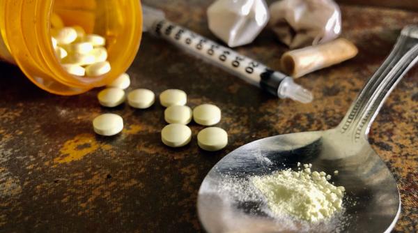 a aparut drogul de 200 de ori mai puternic decat heroina zeci de persoane au murit le este vandut fara ca macar sa stie