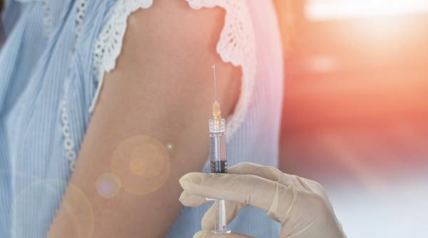 Nicușor Dan a promulgat legea care continuă gratuitatea vaccinului anti-HPV și screening-urilor pentru cancerul de col uterin