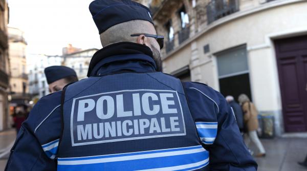 perchezitii la o librarie cu specific feminist si lgbt din paris anchetatorii au cautat o carte de colorat