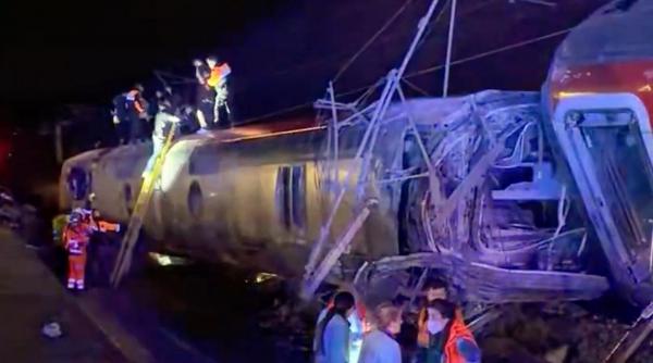 doua trenuri au deraiat in spania