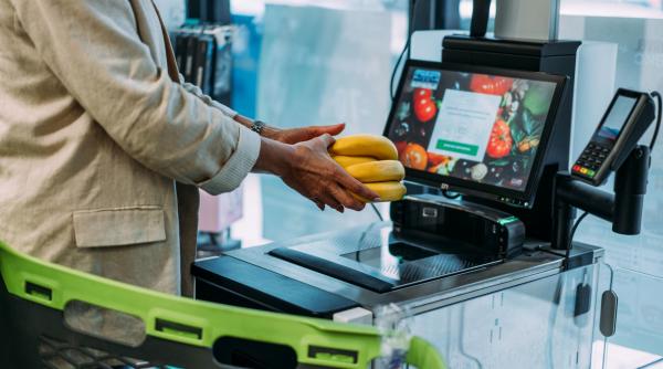 Cum a reușit un băiat din Buzău să fure 67.000 de lei dintr-un magazin cu SelfPay. Totul s-a întâmplat la telefon