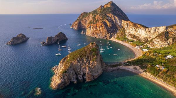 insula misterioasa italiana care a ramas la fel ca pe vremea romanilor lumea e tot mai atrasa de parmarola e o capsula a timpului