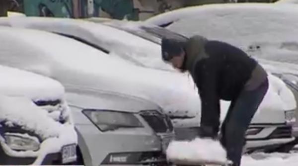 Sute de români au ajuns la "Urgenţe" după ce au căzut pe gheaţă sau cu simptome de hipotermie. Ce sfaturi au medicii 