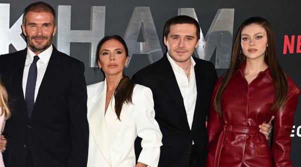 Brooklyn Beckham rupe în sfârșit tăcerea, după zvonurile privind ruptura de părinții David și Victoria: „Au încercat să mă mituiască”