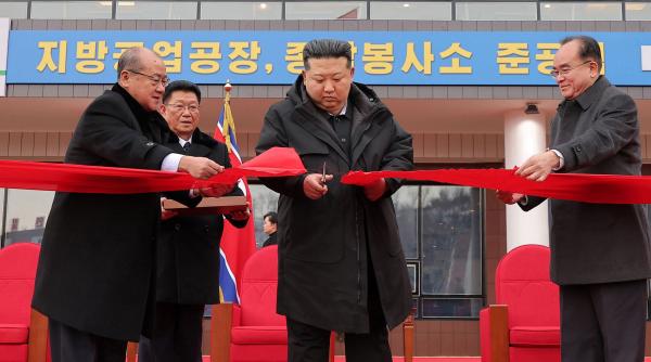 Kim Jong Un l-a demis pe loc pe vicepremierul nord-coreean în timpul unei inspecții: "E ca și cum am lega o căruță de o capră"