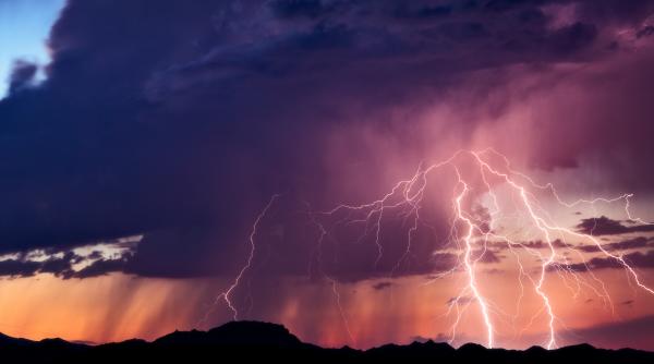 mae i a avertizat pe romanii care calatoresc in italia ca un cod rosu in sicilia e in vigoare furtuni si rafale de vant de 120 km h