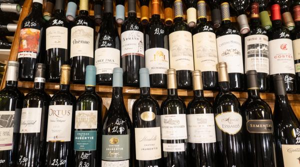 trump ameninta ca va impune taxe de 200 pe vinurile si sampaniile frantuzesti ce gest al lui macron l a infuriat pe presedintele sua