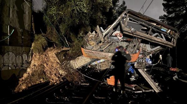 inca un accident de tren in spania la 2 zile de la tragedia din andaluzia un mecanic a murit si 15 persoane sunt ranite