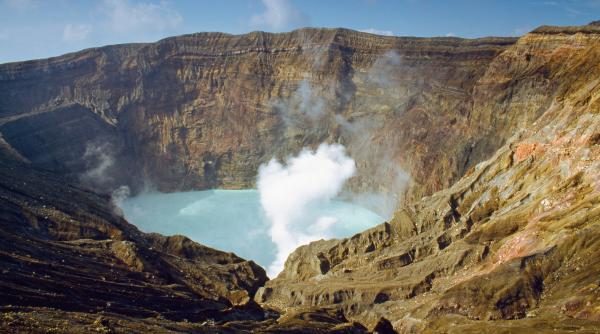 un elicopter turistic a disparut in apropierea unui vulcan din japonia