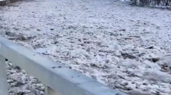 Un pod de gheață s-a rupt în Maramureș iar sloiurile au pornit la vale. Minime de -22 de grade în ultima noapte de ger