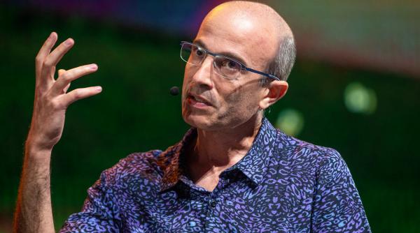 Yuval Harari spune că adevăratul orizont al AI este de 200 de ani, dar ce îl sperie cel mai mult e că oamenii nu sunt îngrijorați