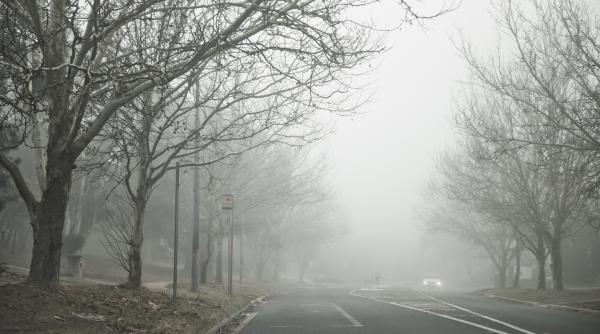 Avertizare imediată de la ANM. Cod Galben de ceață și polei în șase judeţe din ţară