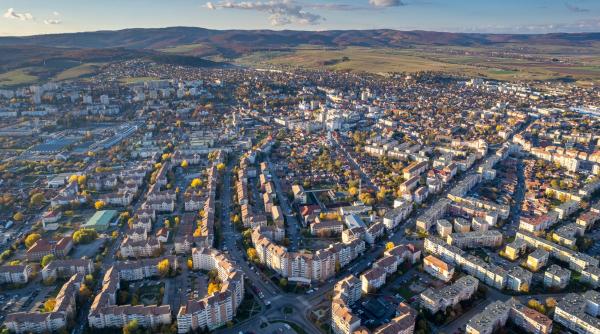 primaria unui oras din romania anunta ca reduce noile impozite din februarie si roaga locuitorii sa nu le achite inca