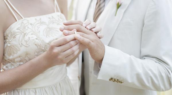 un barbat din italia a fost arestat chiar dupa ce s a casatorit si si a petrecut noaptea nuntii dupa gratii