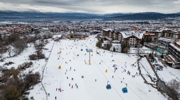 Cea mai accesibilă staţiune de schi din Europa în 2026 e lângă țara noastră: Mulți români aleg pârtiile de acolo. Cât costă un ski pass