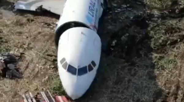 in rusia un pilot care a salvat vietile a 167 de pasageri de la bord este obligat acum sa plateasca pentru reparatia avionului