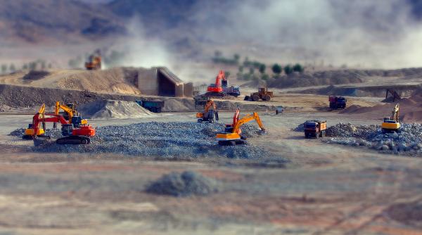 Noul jucător-cheie în cursa globală pentru pământuri rare: Arabia Saudită afirmă că deține rezerve minerale de 2,5 trilioane de dolari
