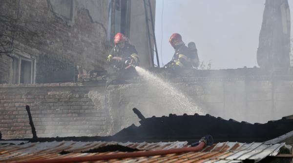 Un fost primar din Brăila a murit carbonizat într-un incendiu izbucnit în propria locuinţă
