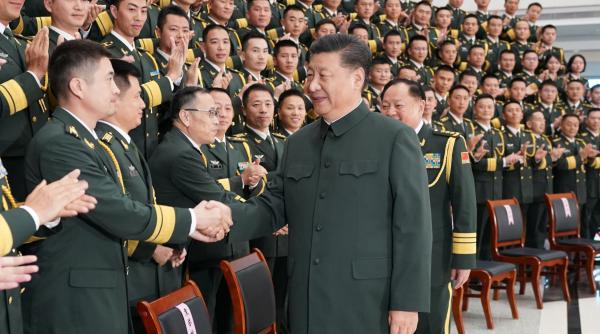 Val de epurări fără precedent în armata chineză: Doi generali de top, apropiați de Xi Jinping, înlăturați după anchete de corupție