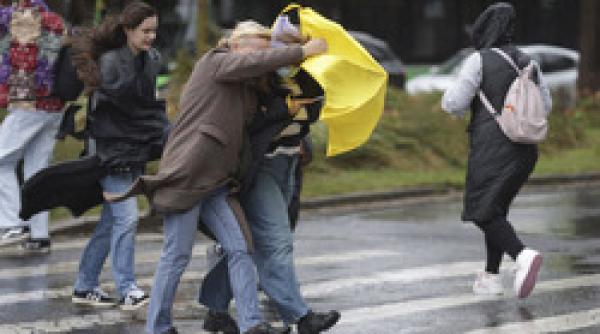 Avertizare de la ANM: Cod galben de vânt, ploi și viscol. La munte, rafalele vor depăși 100 de kilometri/h