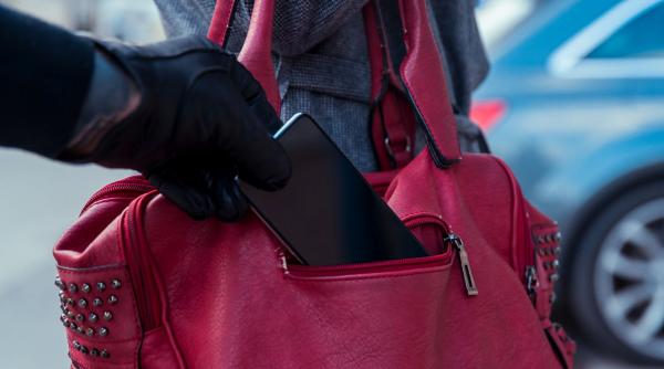 un hot si a ales victima gresita si a dat seama de asta imediat ce i a furat telefonul si a luat o la fuga