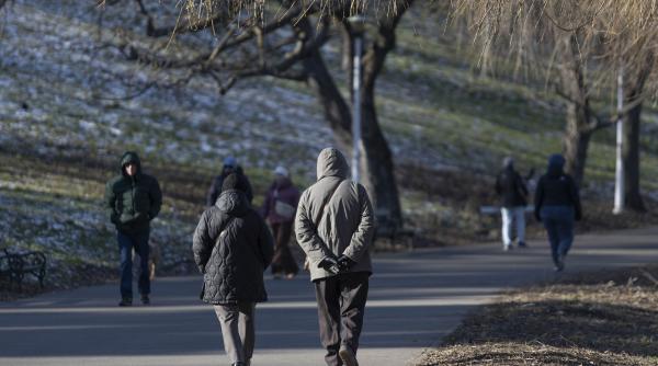 Vreme caldă, dar cu nori, în București. ANM: „De luni, valorile termice vor crește”