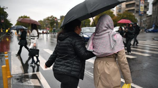 doi cicloni din mediterana schimba vremea in romania anm anunta ploi torentiale vant puternic si temperaturi peste normalul perioadei
