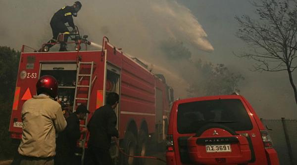 Explozie urmată de incendiu, la o fabrică de biscuiți din Grecia: Cel puțin trei femei au murit, alte două sunt dispărute