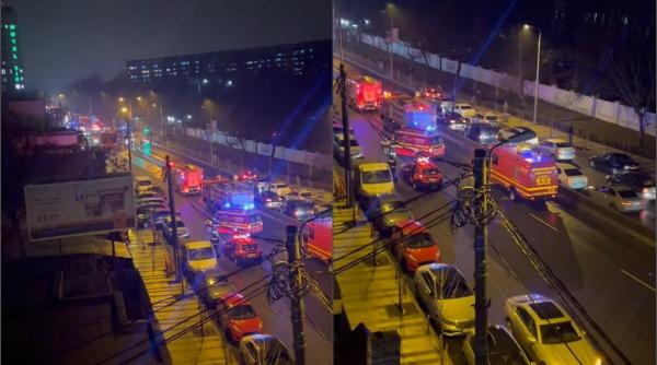 O mașină cu zeci butelii s-a răsturnat în fața Spitalului Fundeni. În zonă se simte miros de gaz