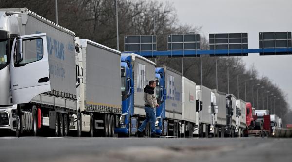 proteste la frontierele ue sute de soferi din balcanii de vest blocheaza traficul de marfuri