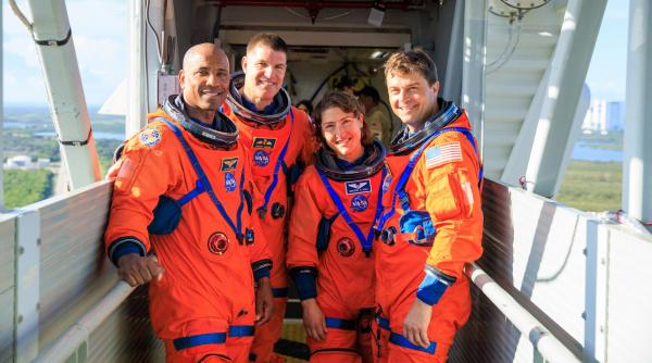 astronautii artemis ii au intrat in carantina inainte de zborul in jurul lunii cand e programata lansarea istorica si care e misiunea