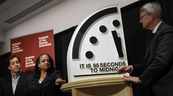 ceasul apocalipsei 2026 oamenii de stiinta stabilesc un nou timp omenirea mai aproape ca niciodata de dezastru