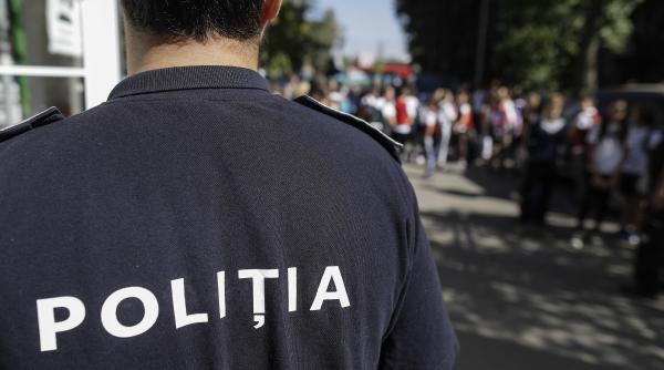 Cum au ajuns drogurile să se vândă la preţul unui suc în România. Poliţiştii fac verificări cu câini Antidrog în jurul şcolilor