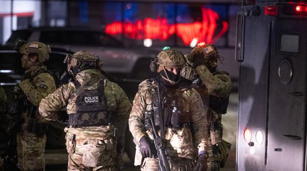 persoana grav ranita intr un presupus schimb de focuri in care a fost implicat un politist de frontiera al sua fbi ancheteaza cazul