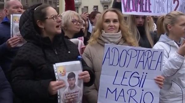 Protest la Timişoara, după crima care a şocat România. Sute de elevi şi părinţi au strigat "Dreptate pentru Mario"