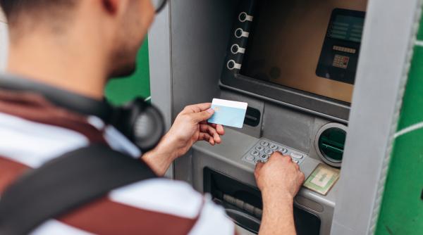 Angajatul care a primit, din greșeală, 330 de salarii, după care și-a dat demisia, poate păstra banii, a decis instanța