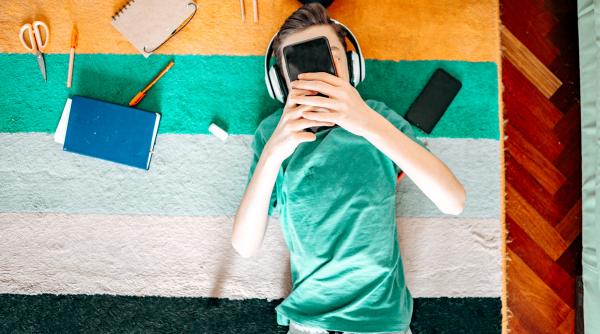 inca o tara din ue pregateste interzicerea retelelor de socializare pentru copiii sub 14 ani nu vrem sa i pedepsim ci sa i protejam