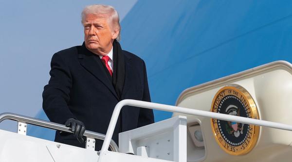 Trump anunță că o „frumoasă armadă” suplimentară se îndreaptă spre Iran și îndeamnă regimul: „Faceți o înțelegere”