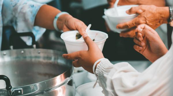 Un primar de municipiu anunță că a desființat cantina socială din cauza austerității