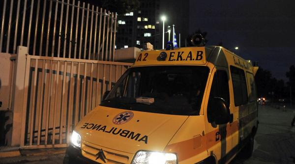 un roman din grecia si a dus fetita nou nascuta in stop cardiac la o clinica veterinara