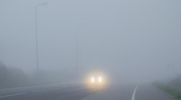 Cod galben de ceaţă, gheţuş şi polei în 7 judeţe, joi dimineaţa. Şoferii sunt sfătuiţi să circule cu prudență