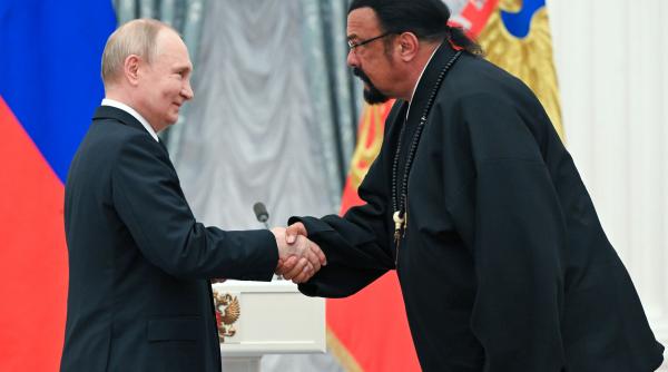 Steven Seagal îşi vinde conacul din Moscova. Cum arată casa de 7,5 milioane de dolari