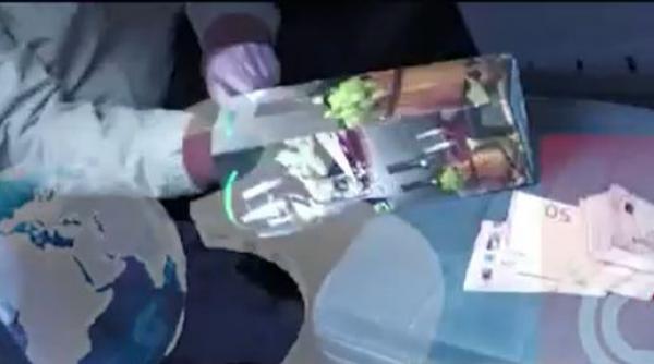 Momentul în care avocata PNL anchetată de DNA varsă pungile pline cu bani. Imagini cu flagrantul șpăgii