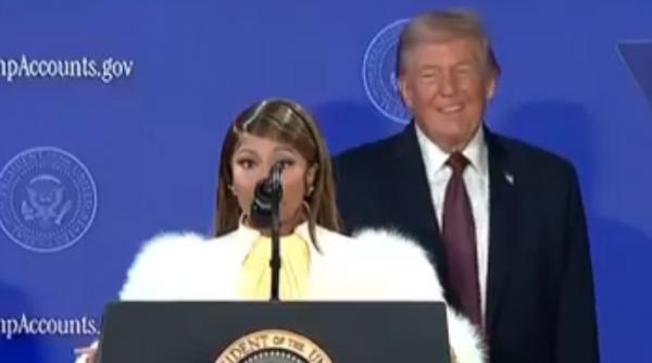 nicki minaj a luat cardul de aur al lui trump ca sa obtina mai rapid cetatenia americanca sunt fanul lui numarul 1