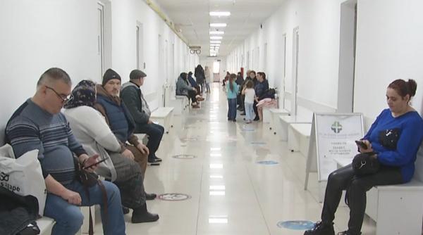 Românii care se îmbolnăvesc pierd sute de lei din salariu. Ce face Guvernul cu banii din neplata primei zile de concediu medical