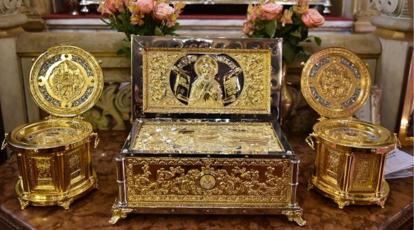 sf trei ierarhi sarbatoare cu cruce rosie pe 30 ianuarie cine au fost ei si care sunt traditiile