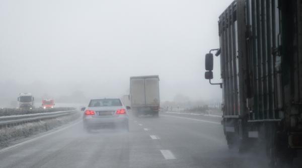 ANM a emis cod galben de ceaţă densă în 6 judeţe, vineri dimineaţa