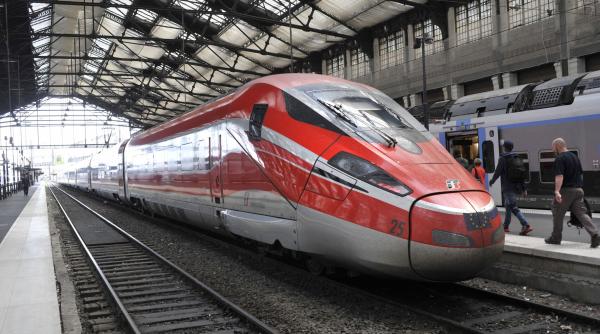 cinci noi rute feroviare vor lega destinatii turistice din europa unde circula trenul cu cinematograf